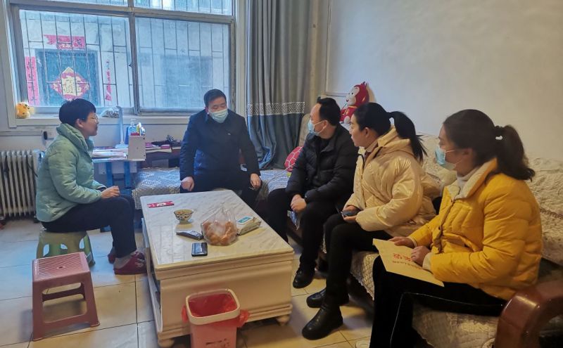 鲁山县总工会慰问困难职工