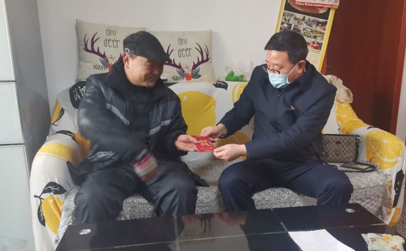 鲁山县总工会慰问困难职工