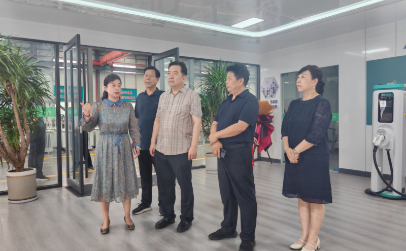 高新区开展“夏送清凉”慰问活动