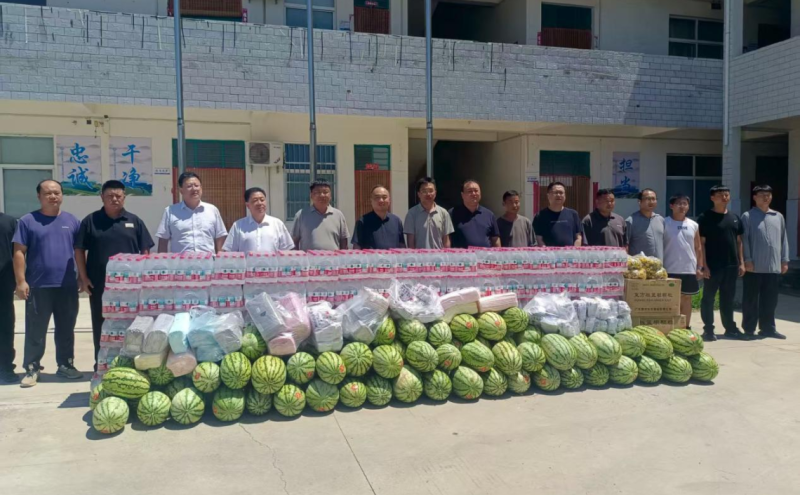 县总工会对昼夜奋战在黑臭水体治理项目攻坚一线的河南省水利第一工程局集团有限公司施工人员进行慰问