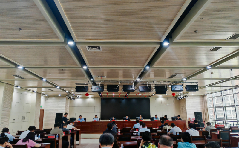 市总全体人员参加会议