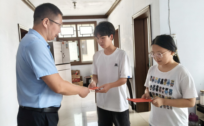 “金秋助学”活动