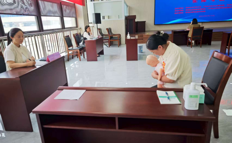 2025年平顶山市职工托育职业技能大赛气管异物技能操作