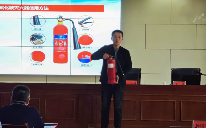 讲述灭火器使用方法