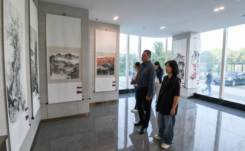 平顶山职工书画作品巡回展暨高新区“谱劳动华章 绘活力高新”国庆书画展开幕