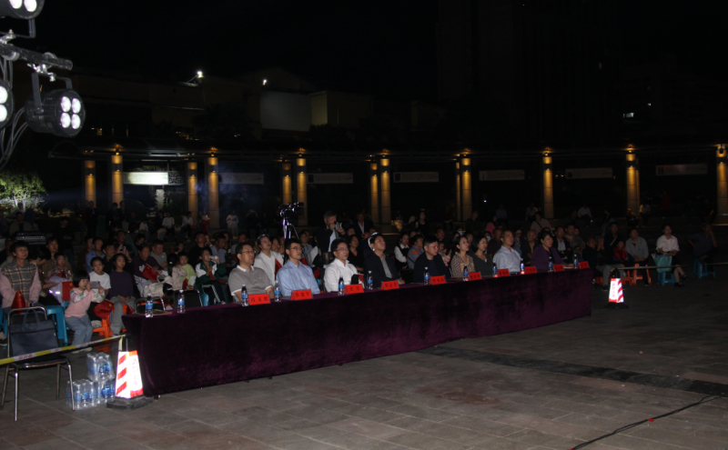 市总工会副主席李重阳，市总工会三级调研员杨国利，市工人文化宫、平顶山学院音乐学院有关领导出席晚会