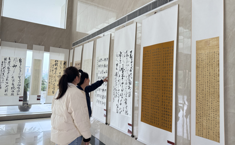 丹青绘百年 工运筑华章——平顶山职工书画作品展叶县巡展举办