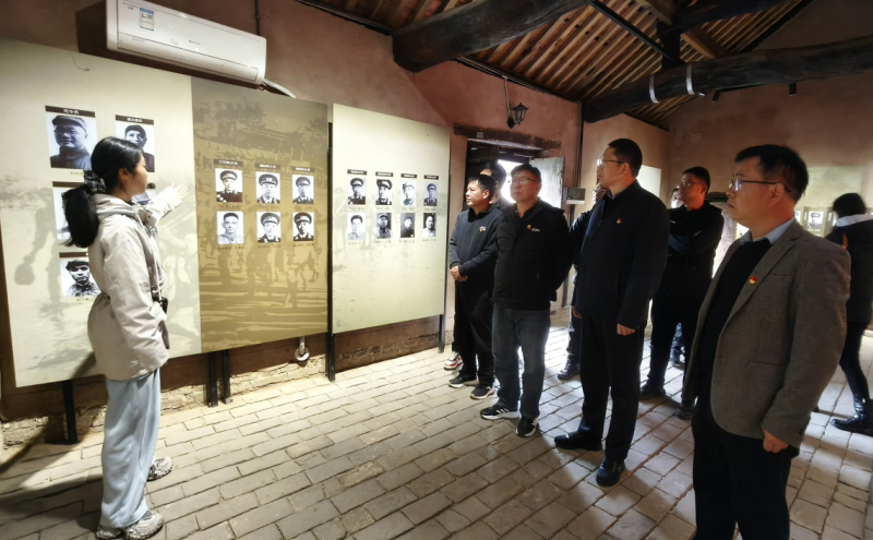 参观中原军区司令部旧址