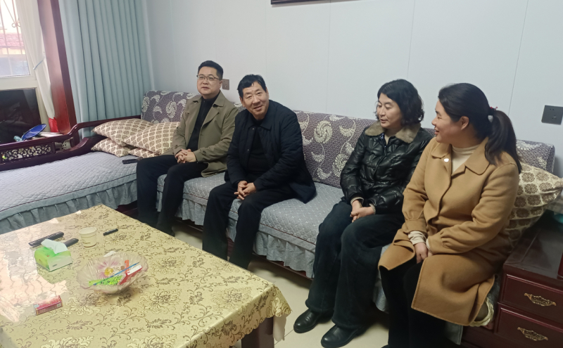 叶县总工会党组书记刘岳慰问 退休老干部