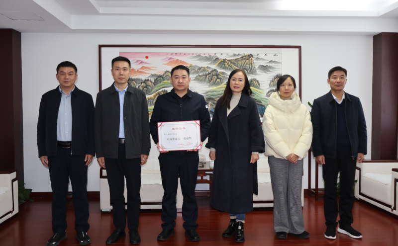 为获得2025年市五一劳动奖先进单位个人获得者“送奖上门